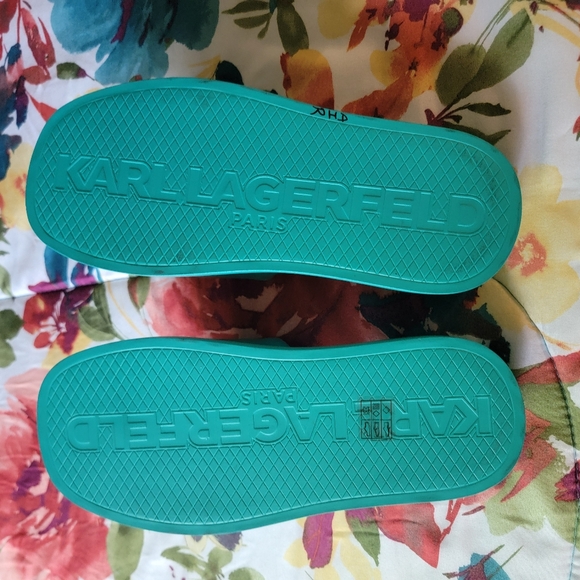 Karl Lagerfeld Paris Opal Platform Sandal. - Picture 5 of 6